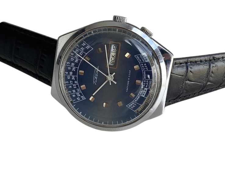 “College” Watch from the USSR - Image 2