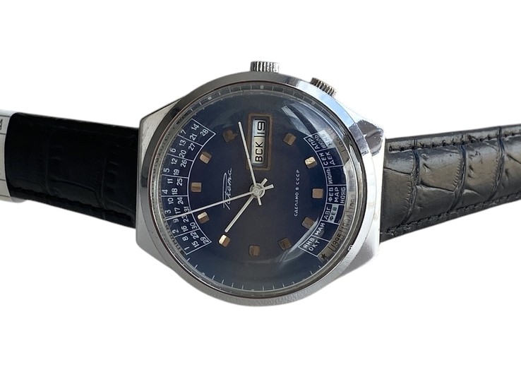 “College” Watch from the USSR - Image 3