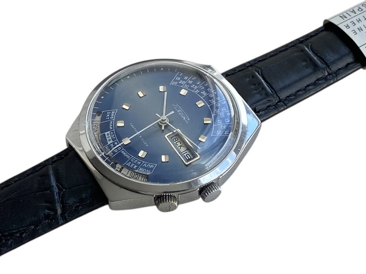 “College” Watch from the USSR - Image 5
