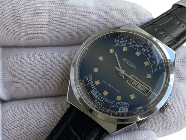 “College” Watch from the USSR - Image 8